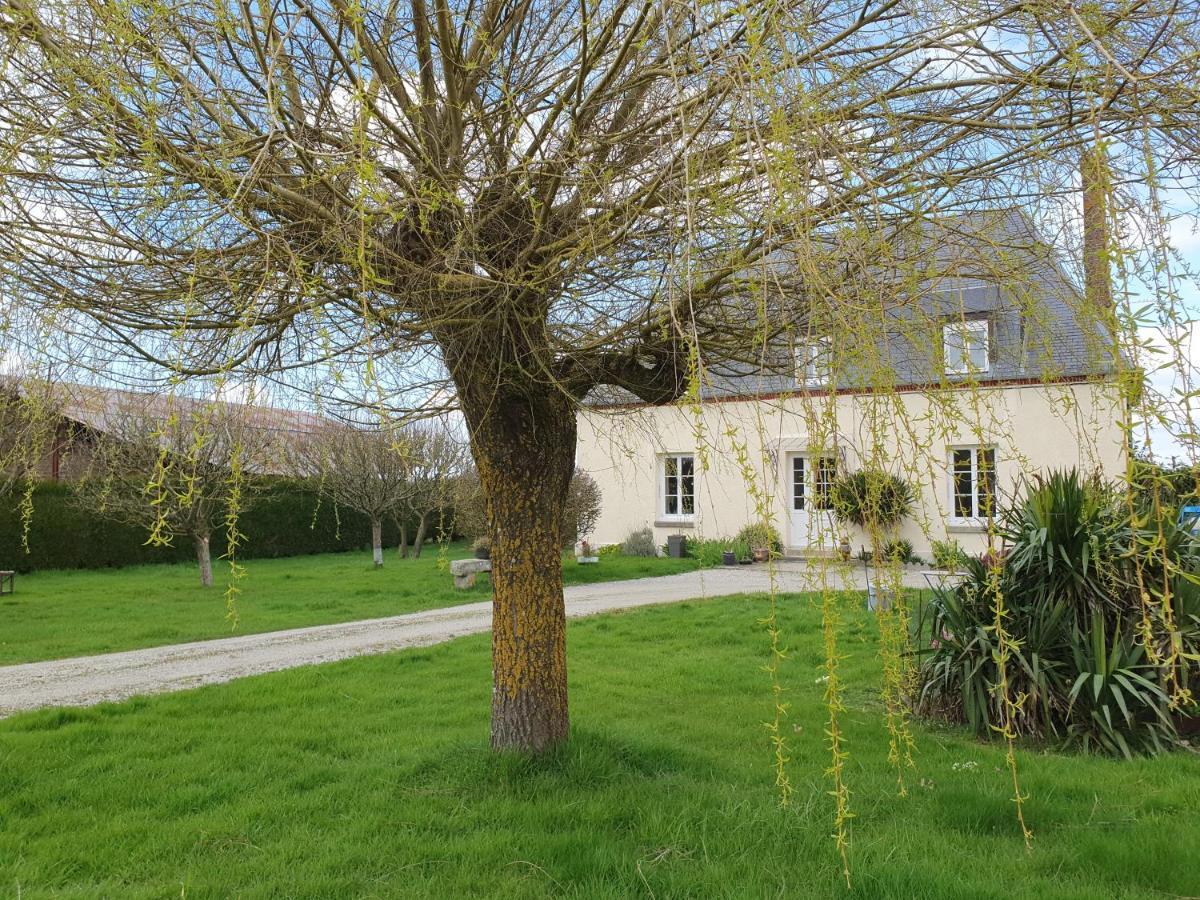 Au Petit Paradis Sainte-Gauburge-Sainte-Colombe Eksteriør bilde