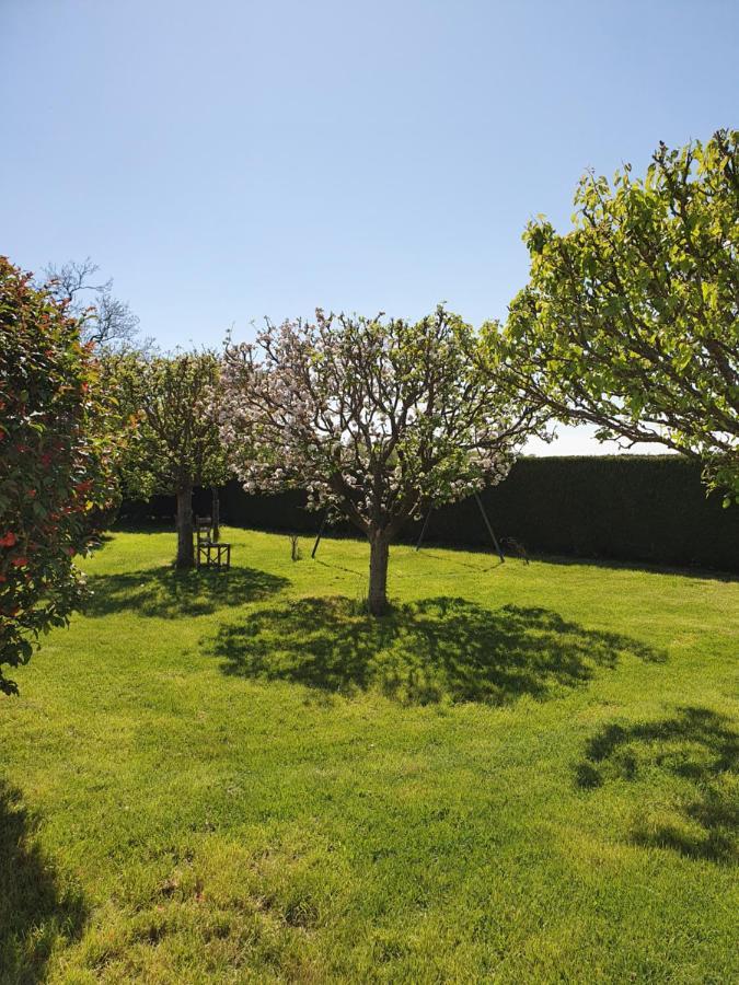 Au Petit Paradis Sainte-Gauburge-Sainte-Colombe Eksteriør bilde