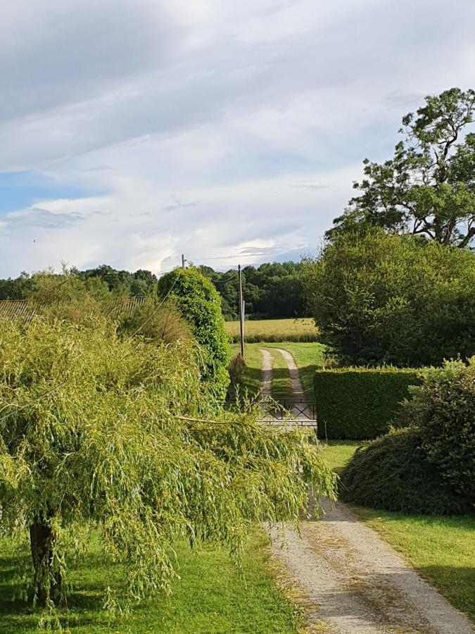 Au Petit Paradis Sainte-Gauburge-Sainte-Colombe Eksteriør bilde