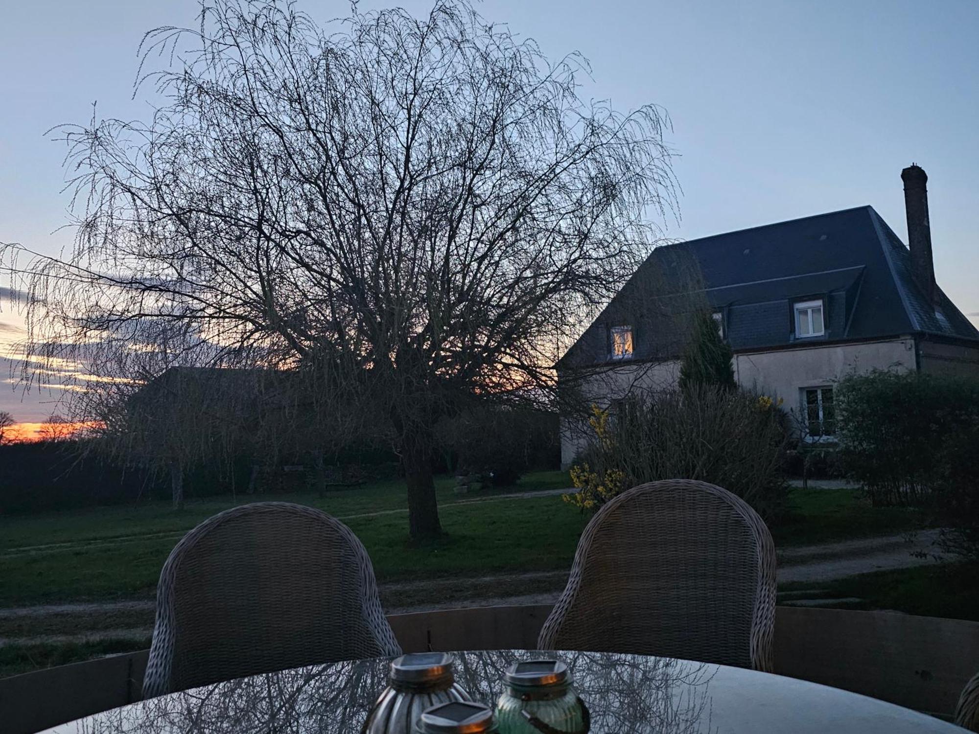 Au Petit Paradis Sainte-Gauburge-Sainte-Colombe Eksteriør bilde